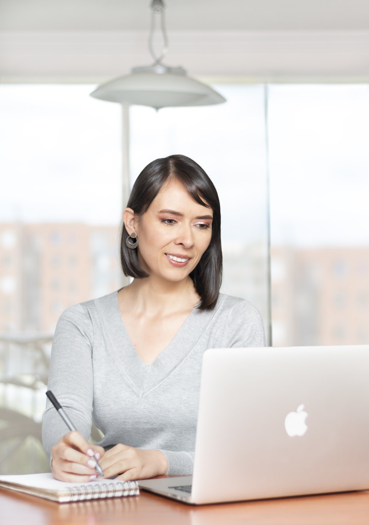 Liliana Patricia, psicóloga para mujeres, durante una sesión online
